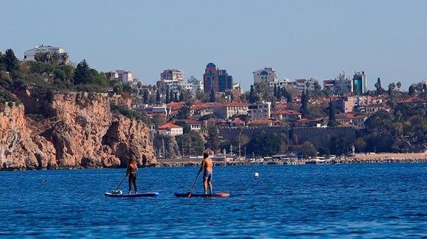 Birçok kente lapa lapa kar yağarken onlar kasımın ortasında deniz keyfi yaptı