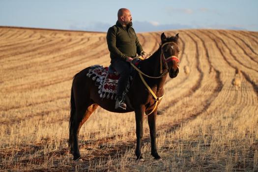 Medya dünyasından hayvancılığa! İstanbul stresini bırakıp köyde huzuru buldu