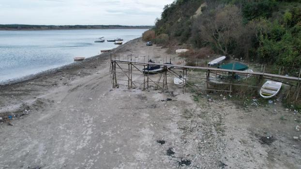 Terkos Gölü can çekişiyor! 10 metre geri çekildi