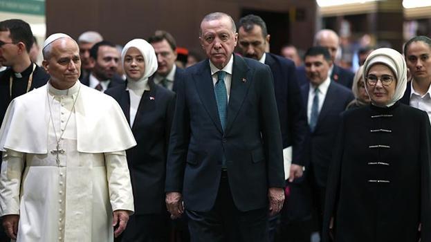 Cumhurbaşkanı Erdoğan ve Papa 14. Leo, dünyaya mesajlarını Cihannüma Salonu'ndan verdi