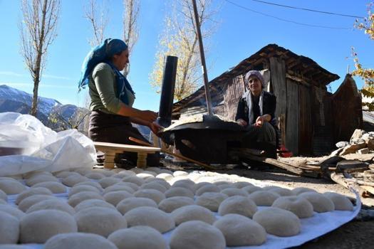 Şırnak'ta ilçedeki tüm kadınlar birleşti: Her ev için 200 adet yapıyorlar
