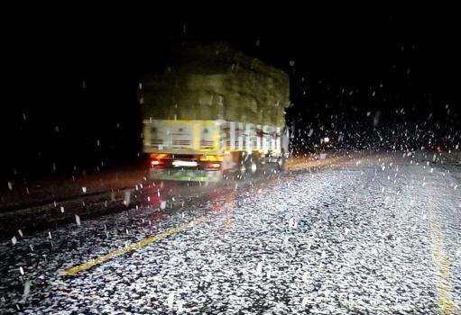 Ardahan'da kar yağışı ulaşımı olumsuz etkiledi