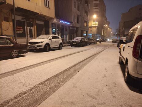 Ardahan yağan karla beyaza büründü