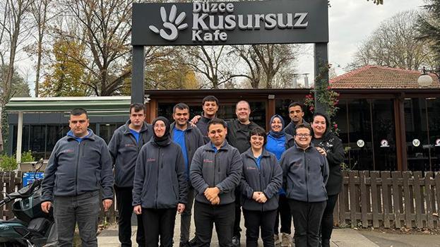 Düzce'nin en kusursuz kafesi! Burada hem üretiyor hem kazanıyorlar