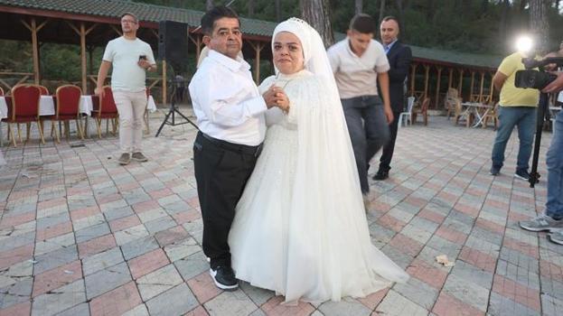 Aşkları engel tanımadı! 21 yıl sonra evlendiler! Şimdi ise bebek heyecanı yaşıyorlar