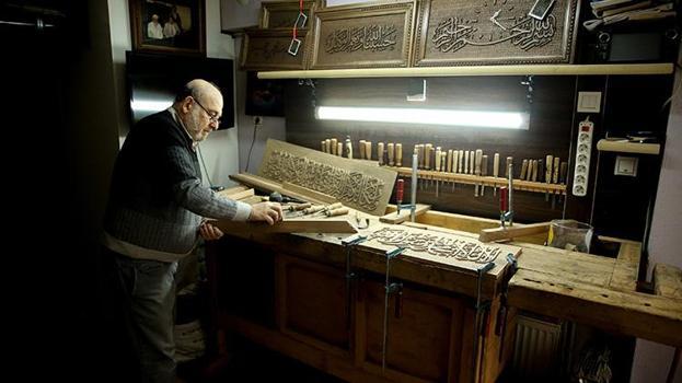 4 kuşak sürdürdüğü aile mesleği unutulmasın diye evinin kilerinde yapmaya başladı! Adeta zamana direniyor: 10 metrekare alanda harikalar yaratıyor