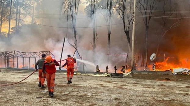 Muğla Fethiye'de onlarca karavan ve bungalov küle döndü