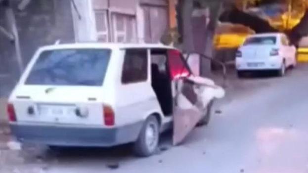 Mersin'de freni boşalan tır, direk ve otomobile ardından fırına çarptı