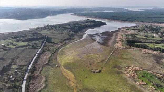 Yağışların azalmasıyla su seviyesinin düşmesiyle tarihi yapıların kalıntıları ortaya çıktı