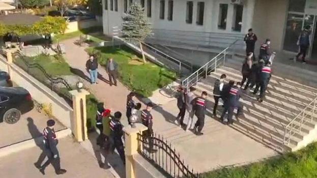 Katalogdan evlilik vaadiyle dolandırıcılık: 2 ilde 5 gözaltı