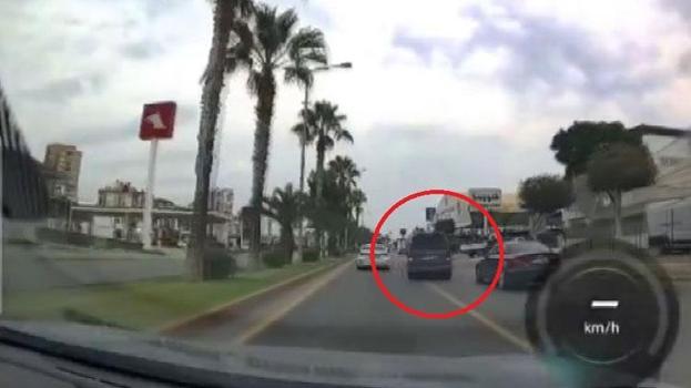 Mersin’de hafif ticari araçla makas atan sürücü gözaltına alındı