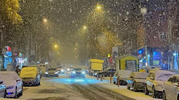 Meteoroloji'den kuvvetli sağanak yağış uyarısı: Balkanlar üzerinden gelecek havalar bir anda değişecek