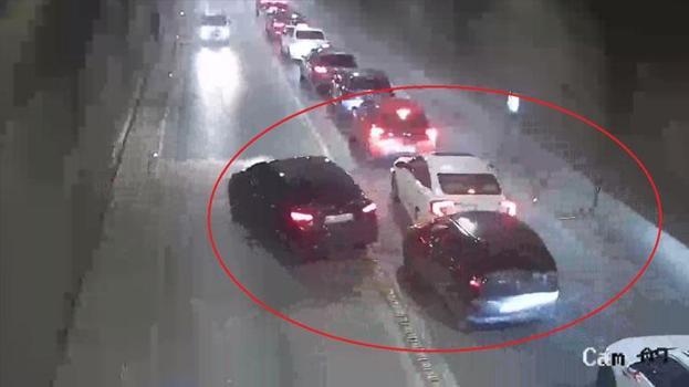 Amasya’da 4 otomobilin karıştığı zincirleme kaza kamerada