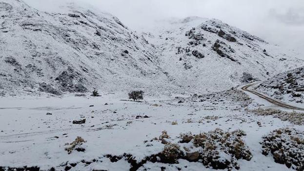 Antalya'da mevsimin ilk karı yağdı! Konyaaltı Sahili'ne 45 dakika uzaklıkta