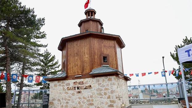 Sivas’ın tarihi saat kulesi yeniden yükseldi