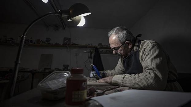 Emekli doktor atıklarla kendine servet yarattı: Oltu taşının tozunu ekonomiye kazandrmanın yöntemini buldu