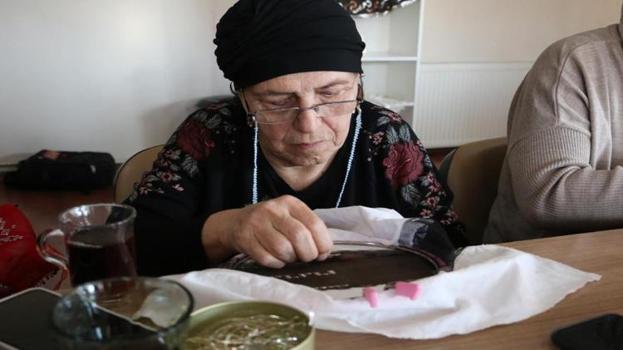 Diyarbakırlı kadınlar üretiyor, el emeği ürünlere talep yağıyor