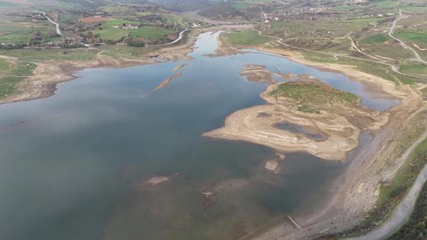 Kuraklığın en net görüntüsü! Barajdaki su seviyesi düşünce eski köy evleri ortaya çıktı