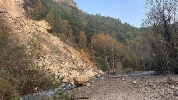 Hatay’ın Dörtyol ilçesinde heyelan meydana geldi