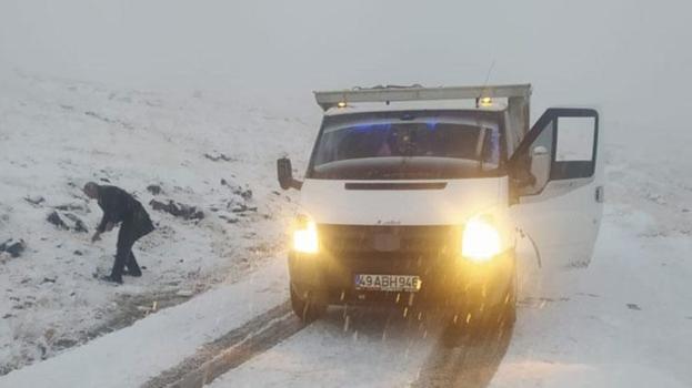 Muş’ta yoğun kar yağışı ulaşımda aksamalara neden oldu