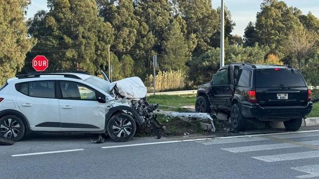 Aydın Söke'de cip ile otomobilin çarpışması sonucu 3 kişi yaralandı
