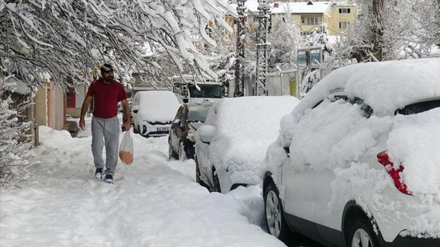 Lapa lapa kar ve kuvvetli sağanak yağışlar geliyor! Meteoroloji hava durumu raporuyla uyardı