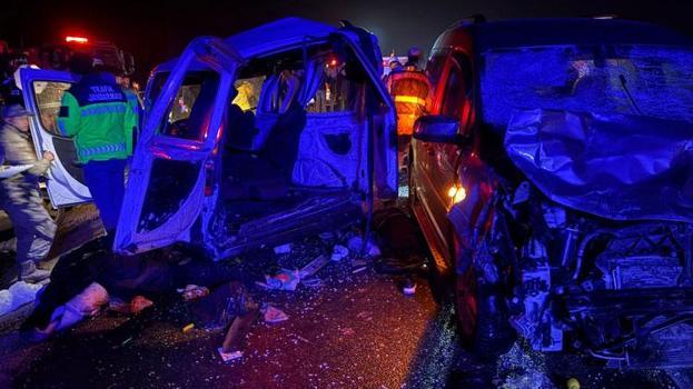 Mardin &#214;merli’de 3 aracın karıştığı kazada 3 &#246;l&#252;, 6 yaralı