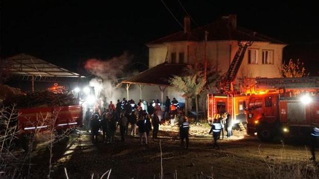 Burdur&#39;da kalorifer kazanı patladı, yangın &#231;ıkan ev kullanılamaz hale geldi