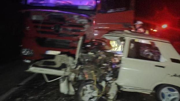 Kahramanmaraş’ta TIR ile otomobil kafa kafaya &#231;arpıştı; 2 yaralı