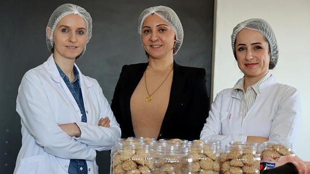 Hataylı gelin görümce el ele verdi, sıfırdan başlayıp kendi markasını kurdu! Şimdi 60 kişiye istihdam sağlıyor, Türkiye'nin dört bir yanına satış yapıyorlar