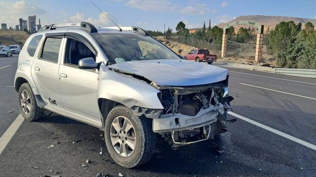 Kilis&#39;te panelvanla cip &#231;arpıştı: 3 yaralı