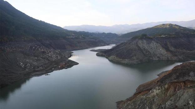 Hatay’ın can damarı kritik seviyeye indi! Su kaynakları t&#252;keniyor