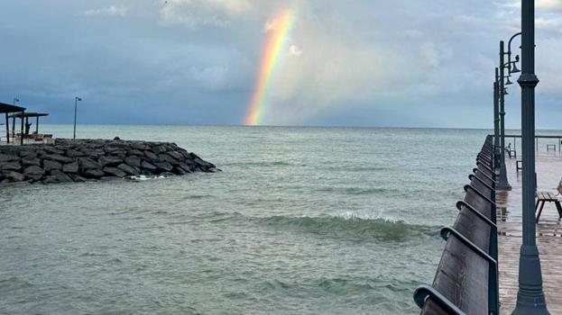 Ordu Altınordu’da denizin &#252;zerinde g&#246;kkuşağı oluştu