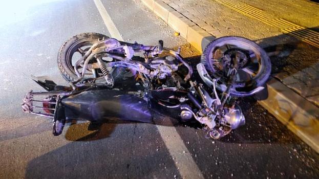 Samandağ'da otomobilin çarptığı motosikletteki iki kardeş hayatını kaybetti