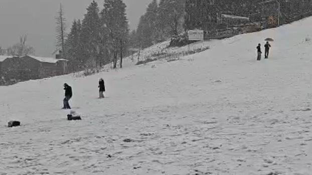 Dünyaca ünlü turizm merkezi Ayder Yaylası beyaza büründü