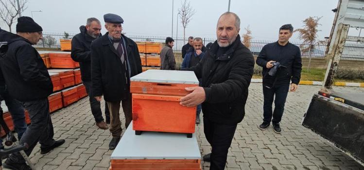 Muş'ta 1,5 milyonluk dev proje! Muş balını dünyaya tanıtacak: 100 üreticiye dağıtıldı, çalışmalara başlandı