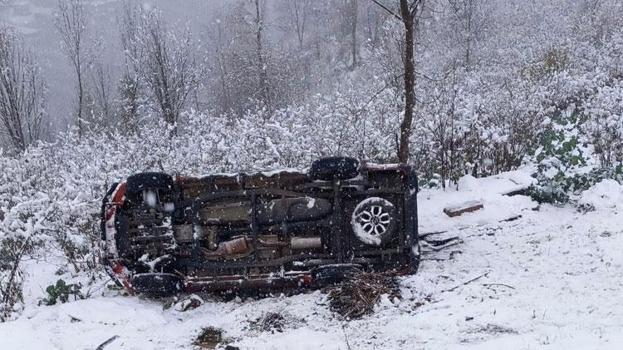 Ordu Gölköy'de kamyonet karla kaplı yolda şarampole yuvarlandı: 6 yaralı