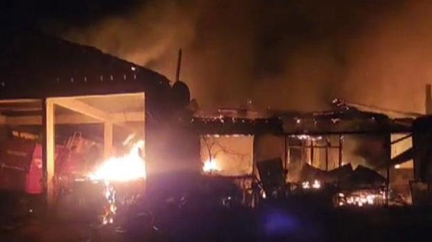 İpsala’da köy alevlere teslim oldu: 2 Biçerdöverler, 2 otomobil ve ev yandı