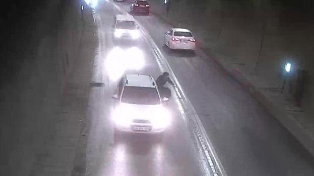 Amasya’da tünelde bir anda duran otomobile motosiklet çarptı: Kaza anı kamerada