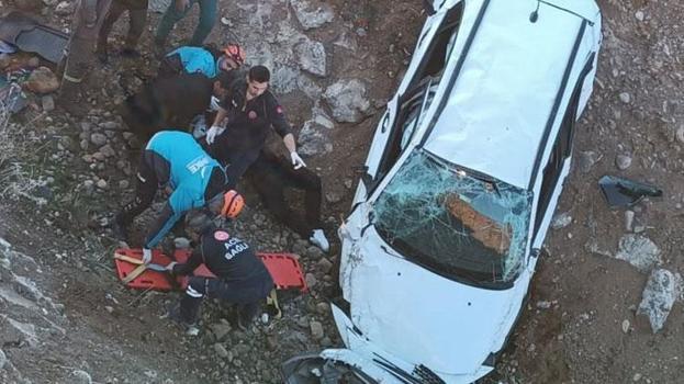 Bingöl’de otomobil şarampole uçtu: Kazada 2 kişi yaralandı