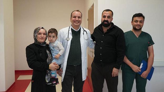 Batman'da karın ağrısı şikayetiyle hastaneye götürülen çocuğun bağırsaklarından çıkanlar şoke etti