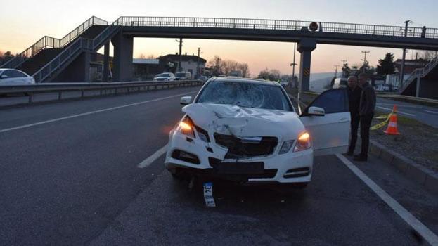 Hendek'te feci kaza: Otomobilin çarptığı bir kişi hayatını kaybetti