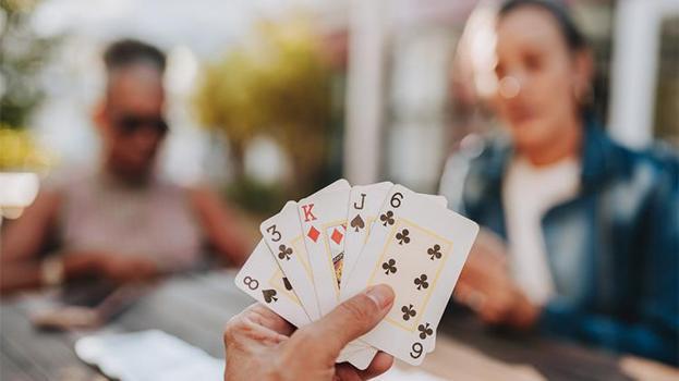 2026’nın En Popüler Yılbaşı Kart Oyunları: İskambil ile Evde Eğlenceli Oyunlar