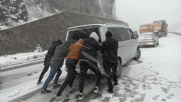 Rize'de okullar tatil mi? Yarın okul var mı? 2 Ocak 2026 Cuma Rize'de okullar tatil edildi mi? Açıklama geldi