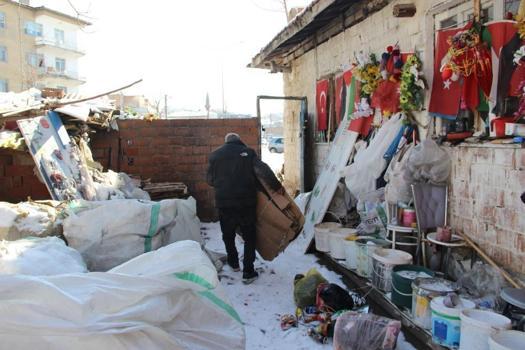 79 yaşında vatan sevgisini böyle ispatladı! Yıllardır aynı evi süslüyor