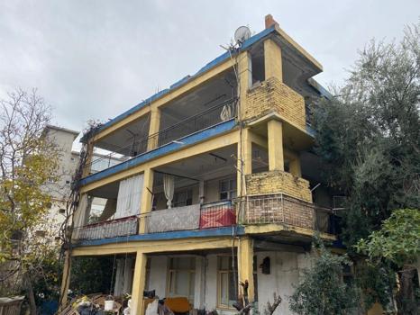 Antalya'da açık kapı cinayeti! Eşinin ve kızının boğazını kesti, kaçarken fikrini değiştirdi