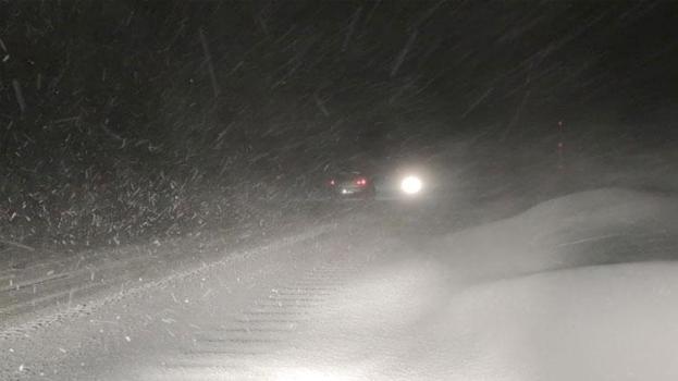 Bitlis’te yoğun kar yağışı! Ağır vasıtalara geçici yasak geldi
