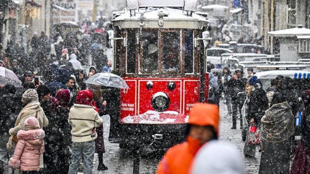 İstanbul Valiliği'nden sağanak yağış ve kuvvetli rüzgar uyarısı