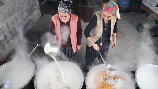 Adanalı kadınlar servet üretiyor! Tarlada 5, kazanda 300 lira! Türkiye'nin her yerinden sipariş yağıyor