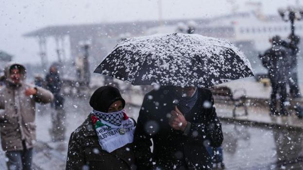 Kar yağışı ve kuvvetli fırtına geliyor: Meteoroloji 48 ili uyardı, Prof. Dr. Orhan Şen tarih vererek açıkladı: İstanbul'a kar aniden bastıracak